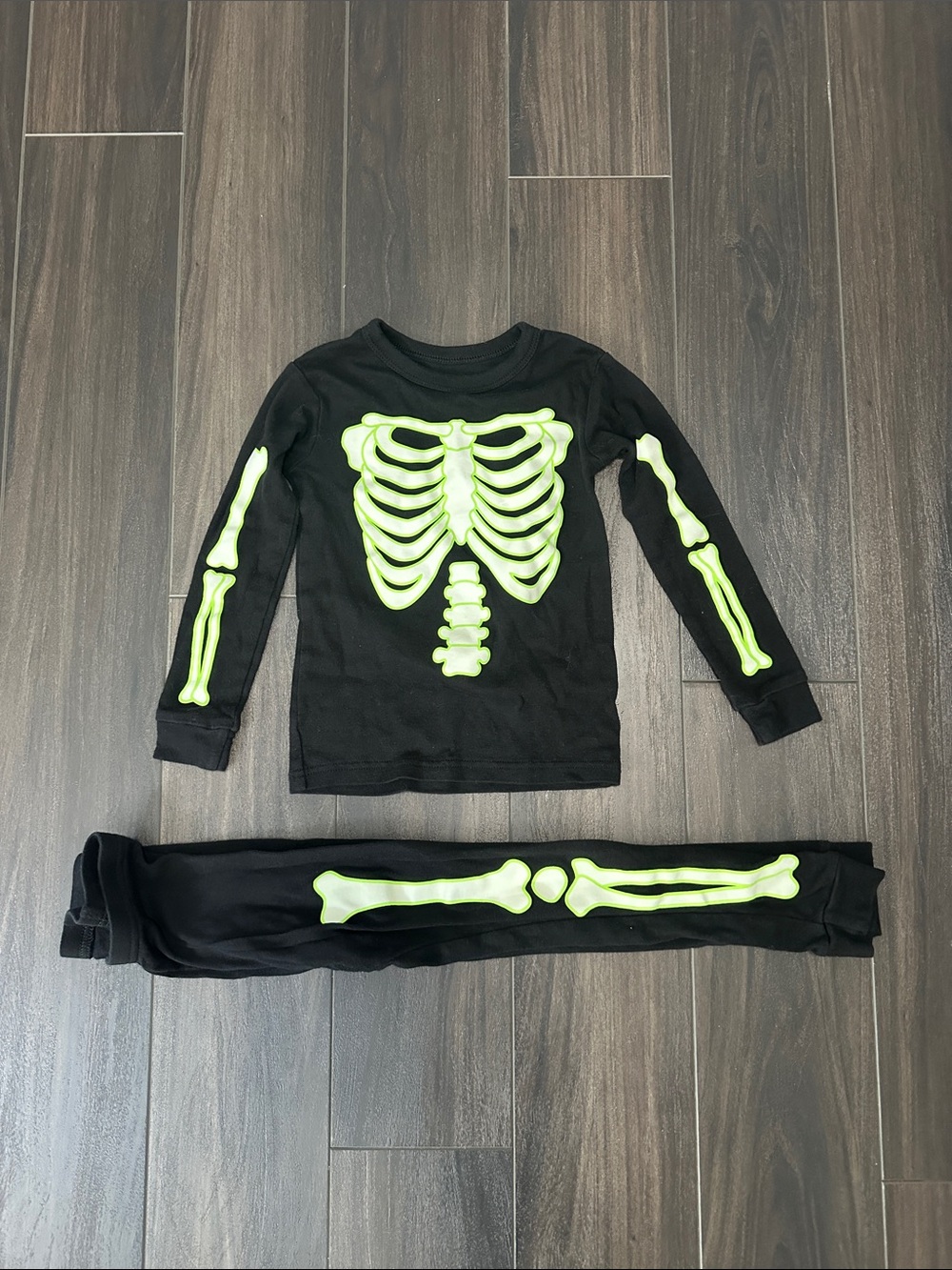 Gap Glow-In-The-Dark Skeleton Pajama Set size 5
